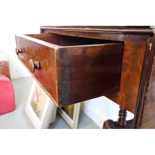 558 - A late 19th century mahogany Pembroke table, fitted one drawer, on quadruple turned columns and spla... 