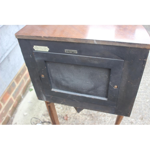 662 - An early 20th century Marconi valve radio, in fitted walnut bowfront corner cabinet, on cabriole sup... 