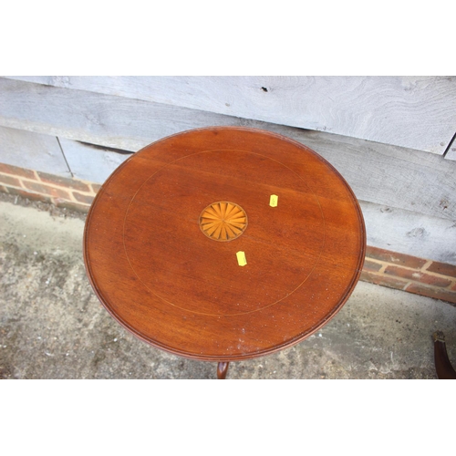 707 - A mahogany and fan paterae inlaid circular occasional table, on tripod splay supports, 18