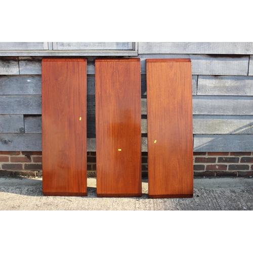 609 - A Victorian carved mahogany extending dining table with two extra leaves, on cabriole scroll support... 