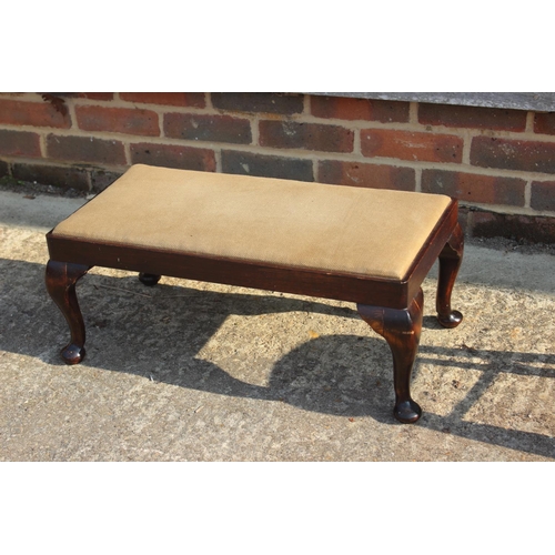 667 - A mahogany framed rectangular stool, on cabriole supports, 26