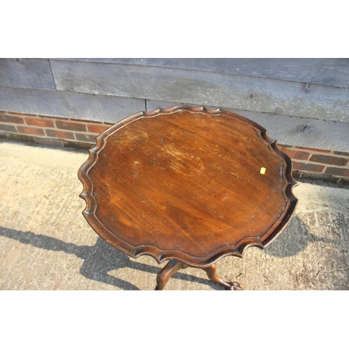 668 - A mahogany pie crust tilt top occasional table, on turned column and tripod splay supports, 23