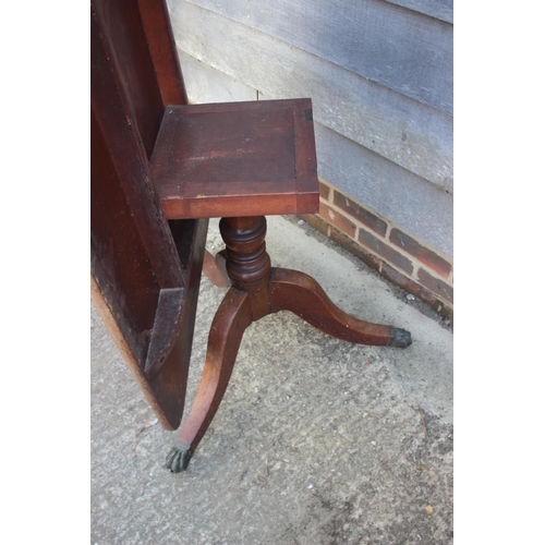 548 - A 19th century mahogany tilt top breakfast table, on turned column and splay support, 29