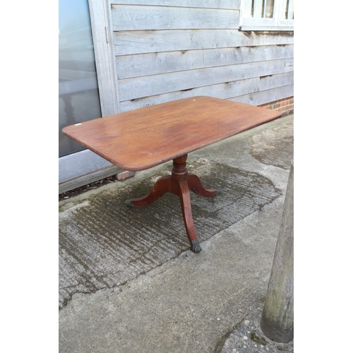 548 - A 19th century mahogany tilt top breakfast table, on turned column and splay support, 29