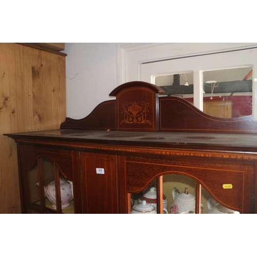 678 - An Edwardian mahogany and inlaid ledge back display cabinet enclosed two lattice glazed doors, 47