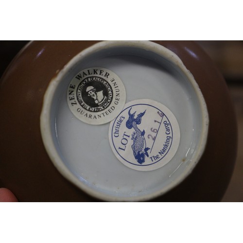 152 - A Nanking cargo cafe au lait bowl with internal blue and white decoration, 5 3/4