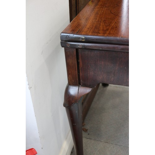 546 - An early George III mahogany fold-over top card table with counter wells and single gate, on shaped ... 