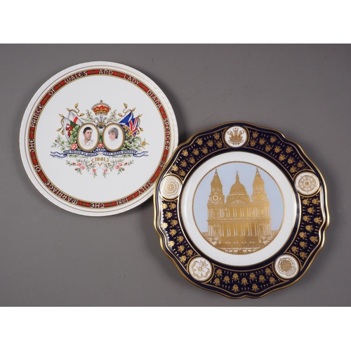 9 - A Spode bone china limited edition St Paul's Cathedral Royal Wedding plate, 791/1000, in original bo... 