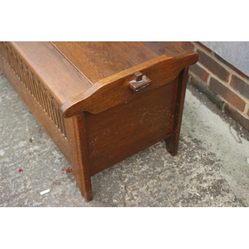 581 - An oak coffer of early 17th century design with shaped top and arcaded front, 41