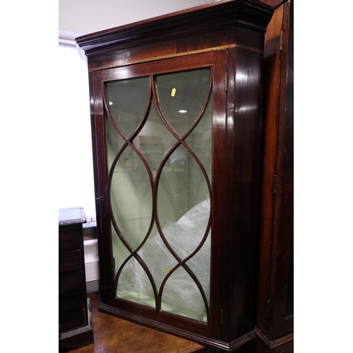 587 - A 19th century mahogany and box line inlaid corner hanging cabinet with Gothic lattice glazed door, ... 