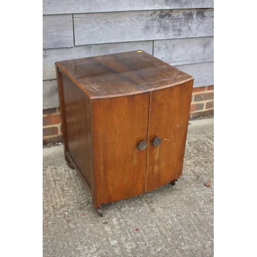 563 - An early 20th century Marconi valve radio, in fitted walnut bowfront corner cabinet, on cabriole sup... 