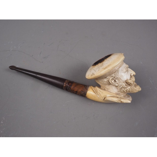 197 - A carved Meerschaum pipe, in the form of a Jack Tar (damages)