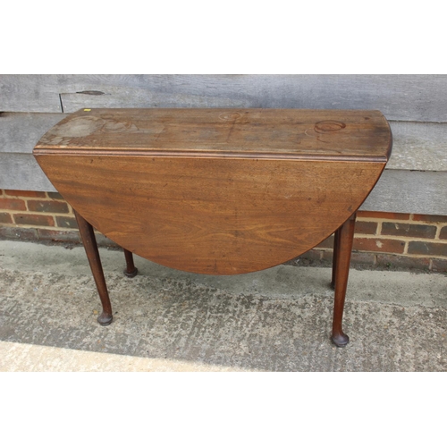 528 - An 18th century Cuban mahogany oval drop leaf dining table, on pad feet, 20