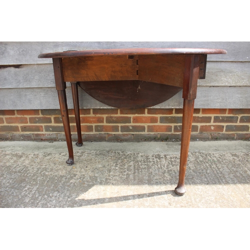 528 - An 18th century Cuban mahogany oval drop leaf dining table, on pad feet, 20