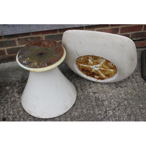 588 - A set of six 1970s fibreglass AeroSarin white tulip chairs (one chair in half, others have damages)