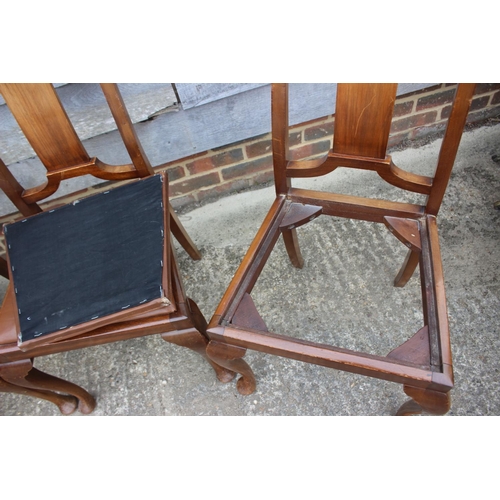 604 - An early 20th century walnut oval extending dining table with extra leaf, 70