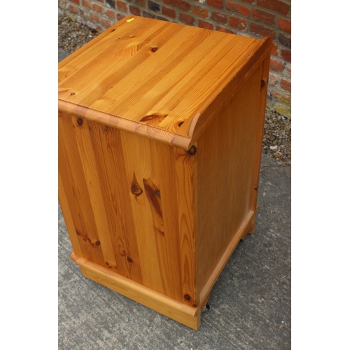 612 - A pine bedside chest of three drawers, on bracket feet, 19