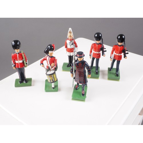 227 - Approximately 100 painted lead figures, including Queen's Guards, Beefeaters, Scots Guards, etc, in ... 