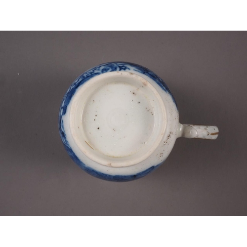 39 - A 19th century Chinese blue, white and gilt decorated tea cup (hairline crack), a 19th century Chine... 