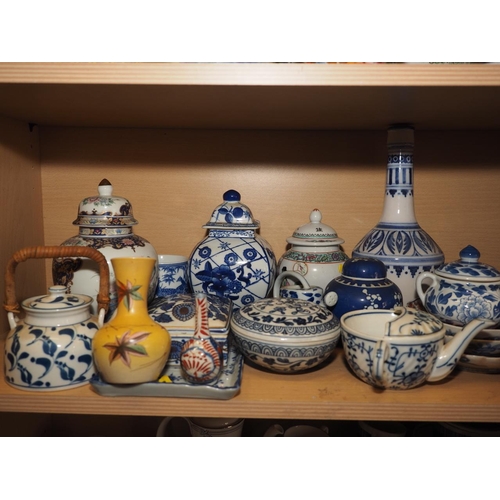 82 - A 19th century Chinese blue and white ginger jar, 5