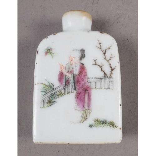 73 - A Chinese porcelain snuff bottle with figure decoration and Xianfeng mark, 2 1/2