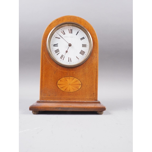 122 - An early 20th century French mantel clock with white enamel dial and Roman numerals, retailed by Map... 