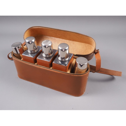 189 - A sportsman's travelling drink set, in leather case