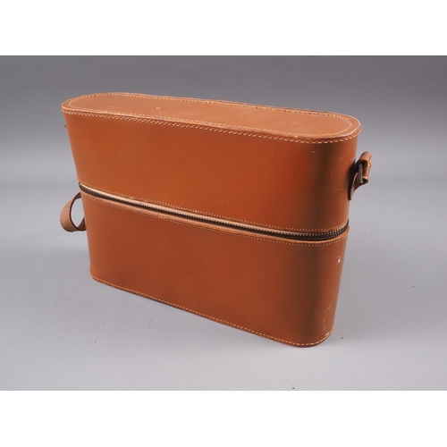 189 - A sportsman's travelling drink set, in leather case