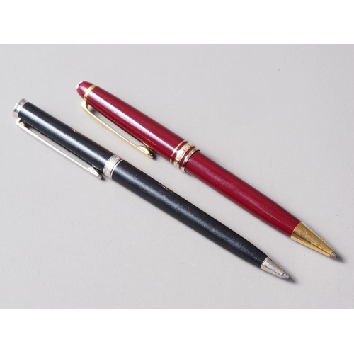 199 - A crimson cased Mont Blanc roller ball pen and a similar black cased Mont Blanc roller ball pen