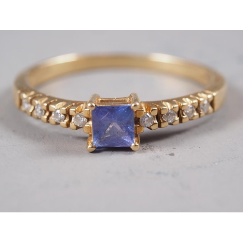 261 - An 18ct gold, square cut sapphire and diamond dress ring, size O, 2.3g