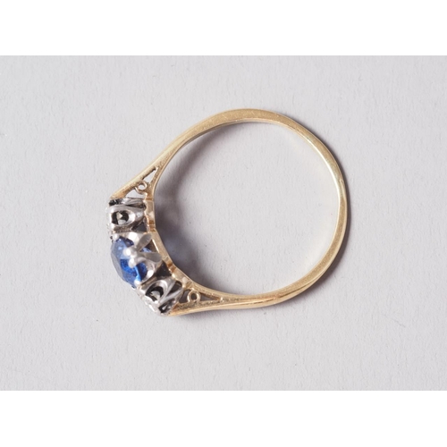 269 - An 18ct gold, sapphire and diamond three-stone dress ring, size N, 1.9g