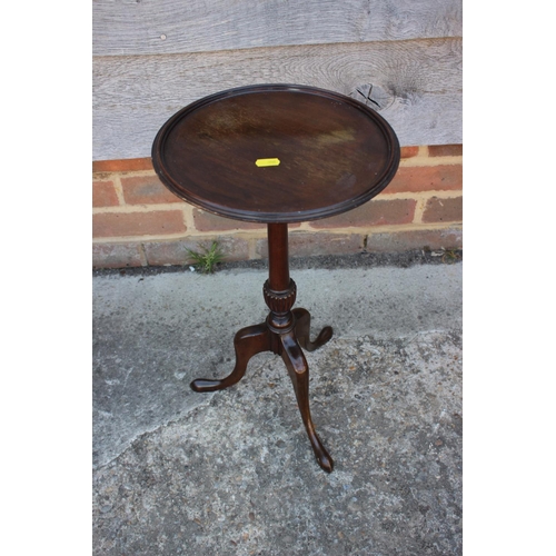 466 - A turned mahogany jardiniere stand, on carved tripod splay supports, 14