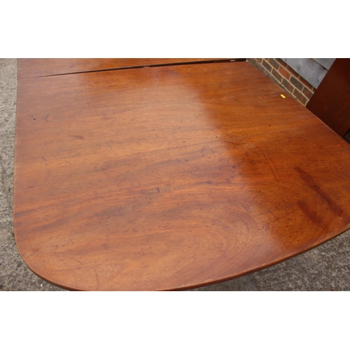 519 - A mahogany double pedestal dining table of Georgian design with two extra leaves, 144