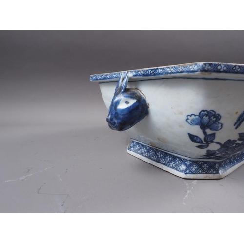 87 - A Chinese blue and white tureen and cover with dragon mask handles, decorated landscape and flowers,... 