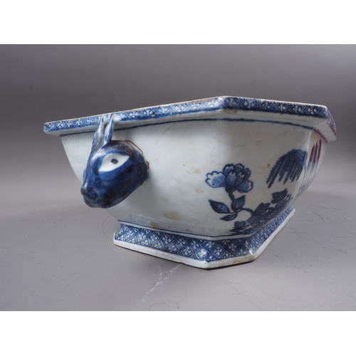 87 - A Chinese blue and white tureen and cover with dragon mask handles, decorated landscape and flowers,... 