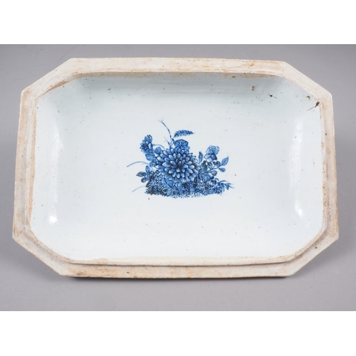 87 - A Chinese blue and white tureen and cover with dragon mask handles, decorated landscape and flowers,... 