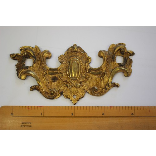 128 - A set of eight mid 18th century ormolu rococo scrollwork handles and back plates with pillars, 2.1