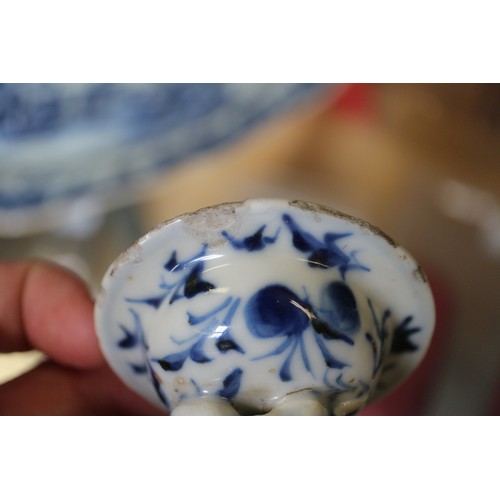 71 - A Chinese blue and white brush pot decorated precious objects, a pair of blue and white willow patte... 