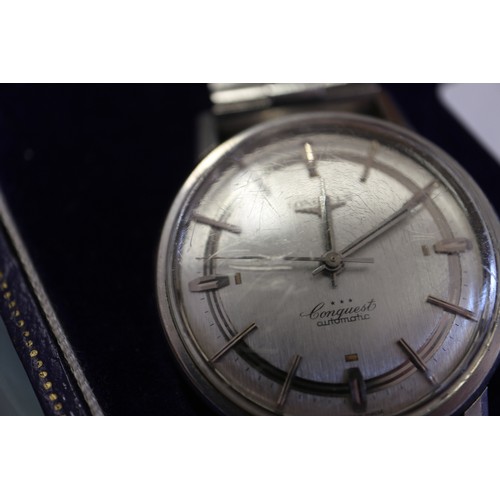 267 - A gentleman's Longines Conquest stainless steel automatic wristwatch with silvered dial and baton nu... 