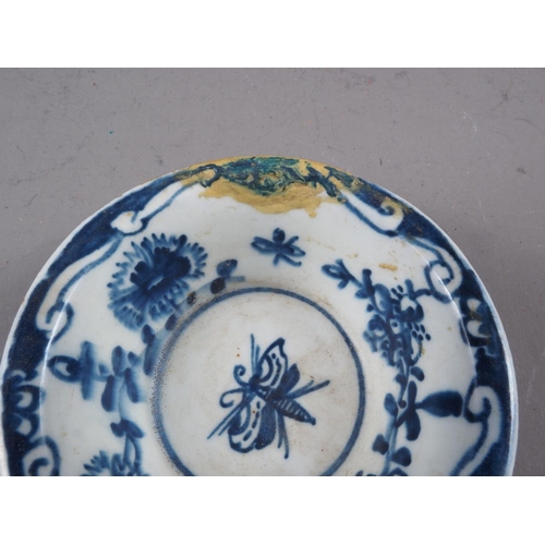 17 - An 18th century Worcester blue and white patty pan with swag and central insect decoration, 3