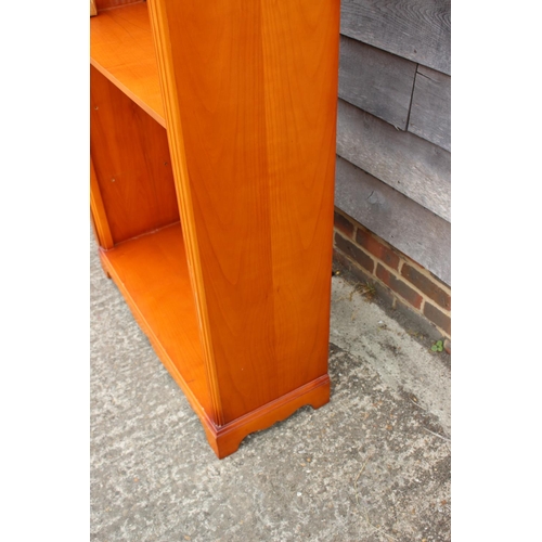 433 - A yew closed back bookcase with one fixed shelf and four loose shelves, 40