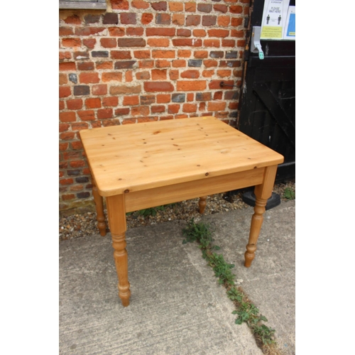 442 - A waxed pine kitchen table, on turned supports, 37