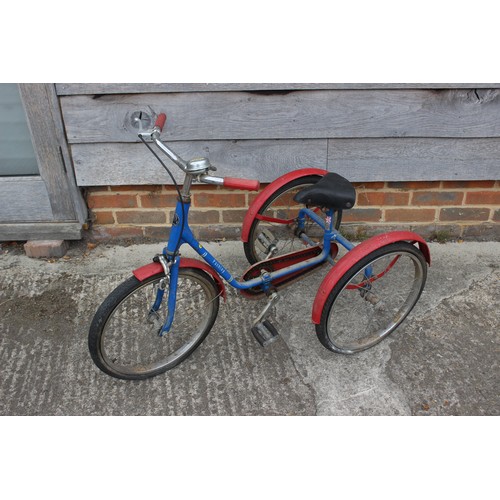 460 - A child's Pashley tricycle, in blue and red, 29 1/4