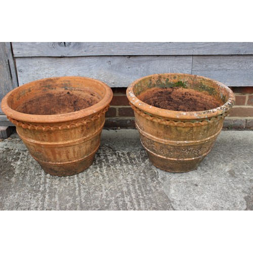 468 - A pair of terracotta pots, 20