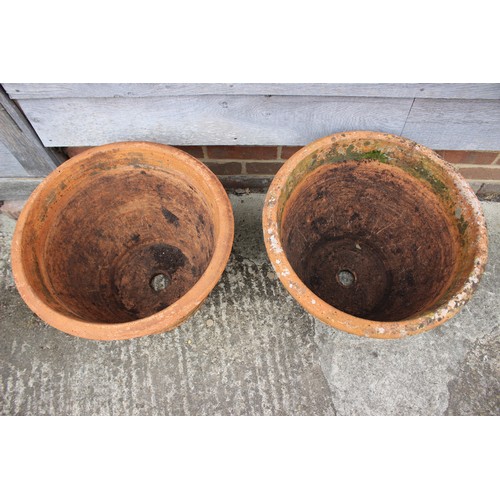 468 - A pair of terracotta pots, 20