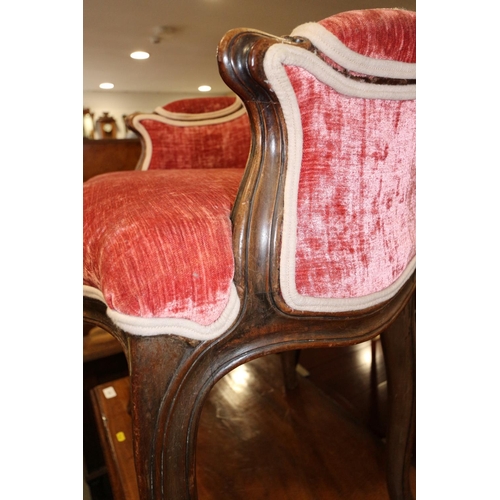 429 - A carved mahogany showframe dressing chair of Louis XVI design, upholstered in a salmon velour, on c... 