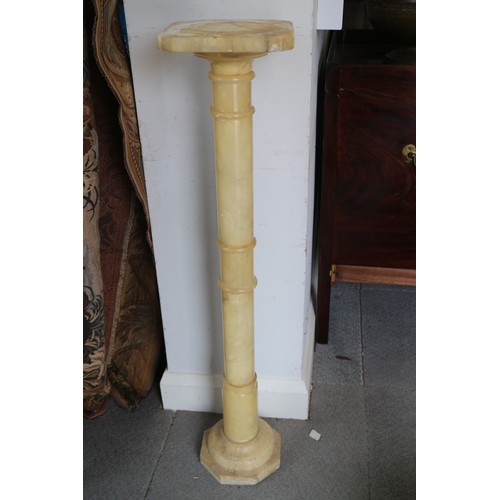 470 - A marble column, 39