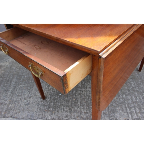 538 - A mahogany Pembroke dining table, fitted one drawer, on square taper supports, 41