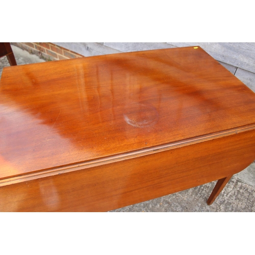 538 - A mahogany Pembroke dining table, fitted one drawer, on square taper supports, 41