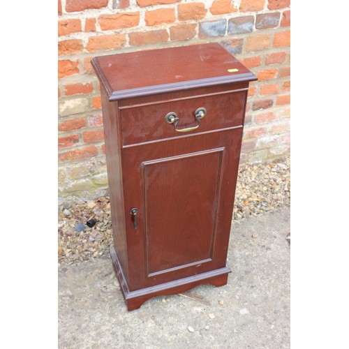 527 - A mahogany drinks cabinet of Georgian design with fall front, on stand with chamfered supports, 32